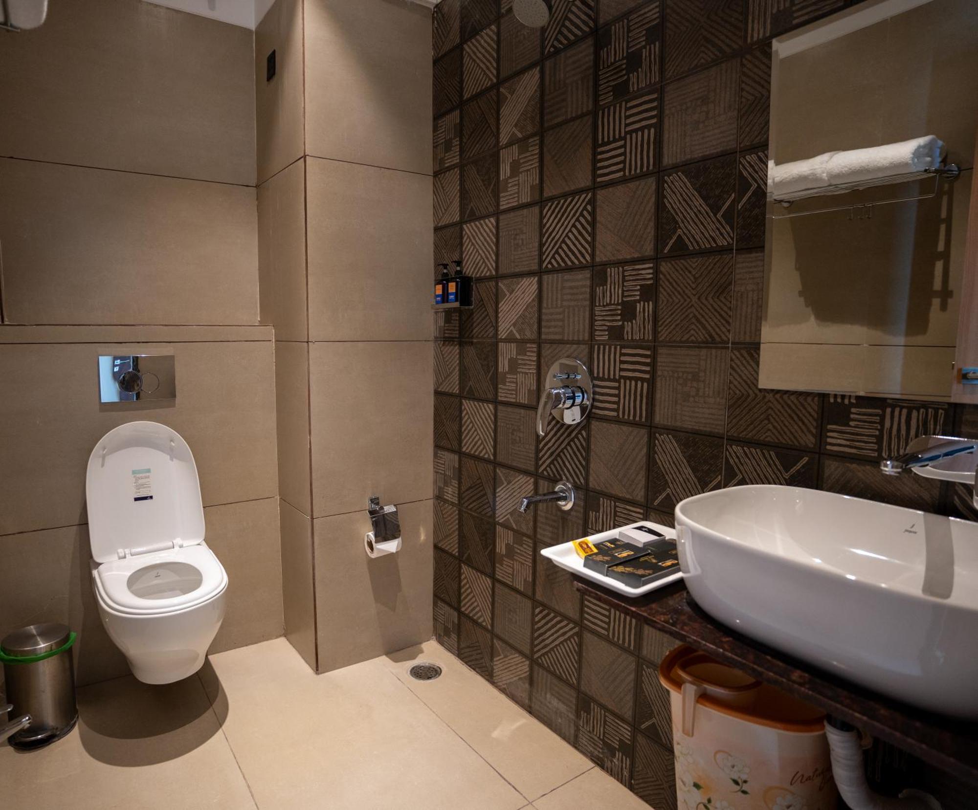 Hotel Alba Inn, Индор Екстериор снимка