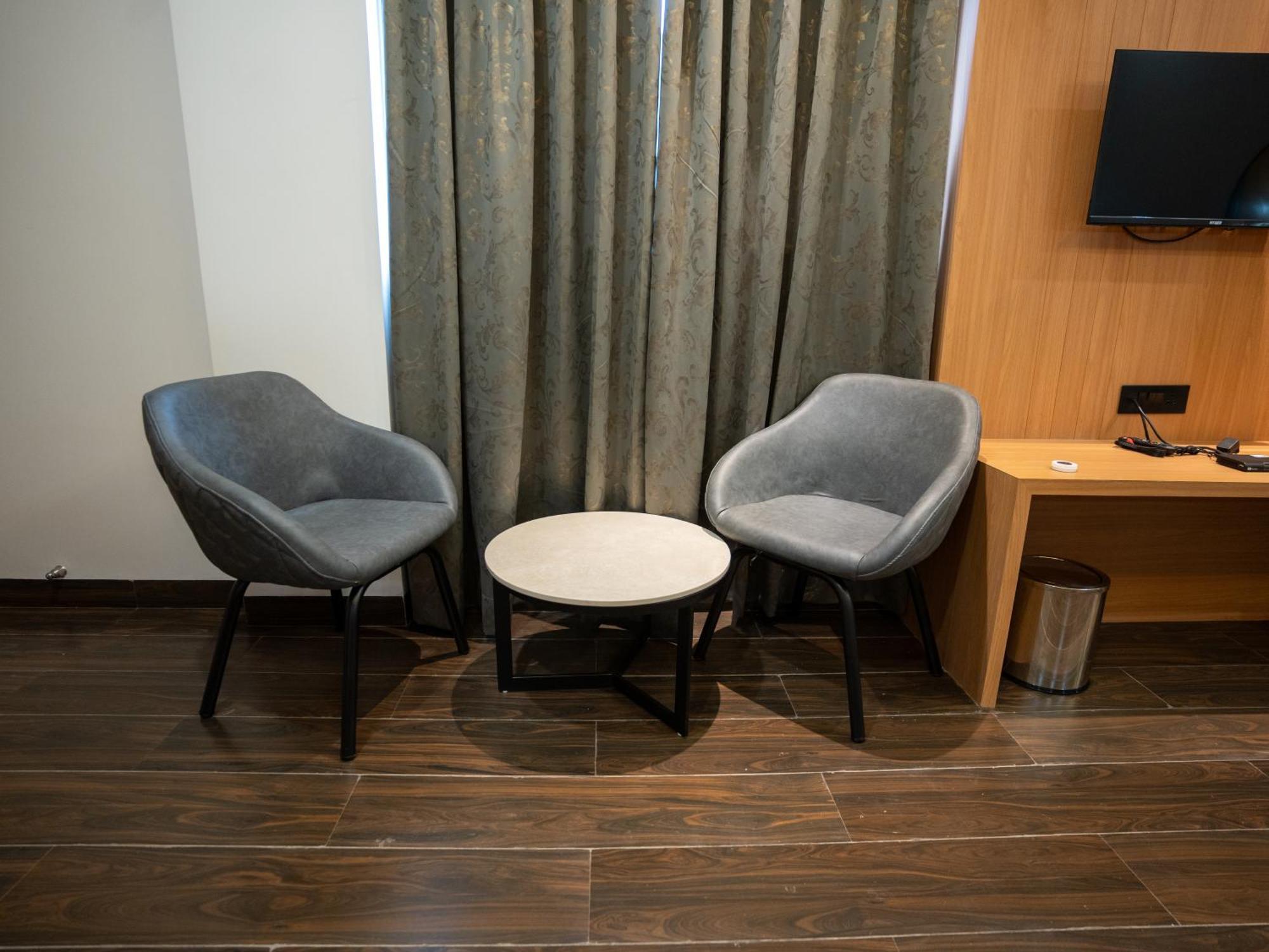 Hotel Alba Inn, Индор Екстериор снимка
